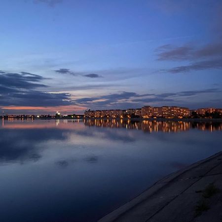 Horizon View Villa - Lakefront Terrace Suite Bucarest Esterno foto